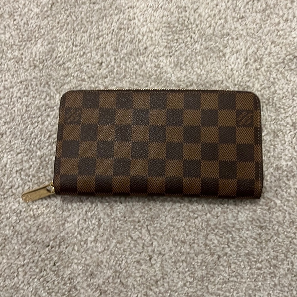 Louis Vuitton Zippy Wallet